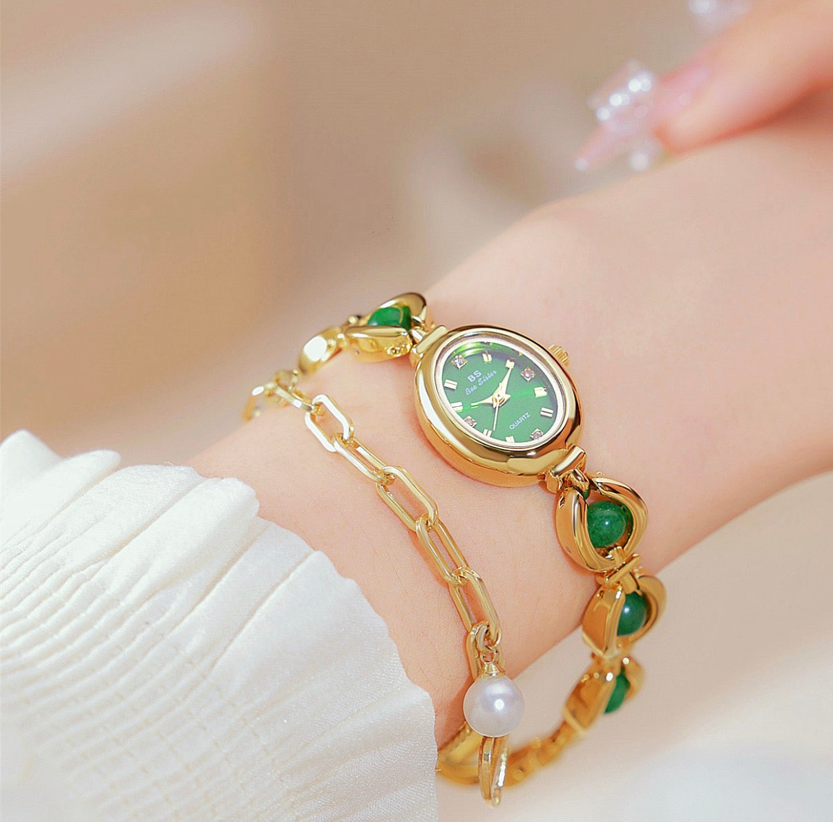 Elegant Women Quartz Bracelet Watch Alloy Oval Dial Artificial Pearl Green Gemstone Rhinestone Wristwatch
