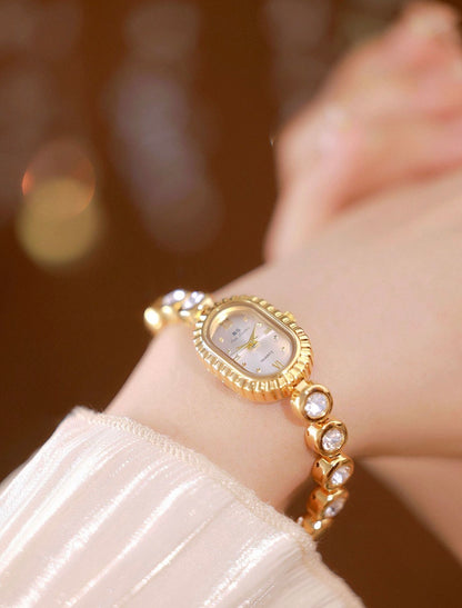 Vintage Women Quartz Watch Alloy Oval Dial Rhinestone Inlaid Wristwatch
