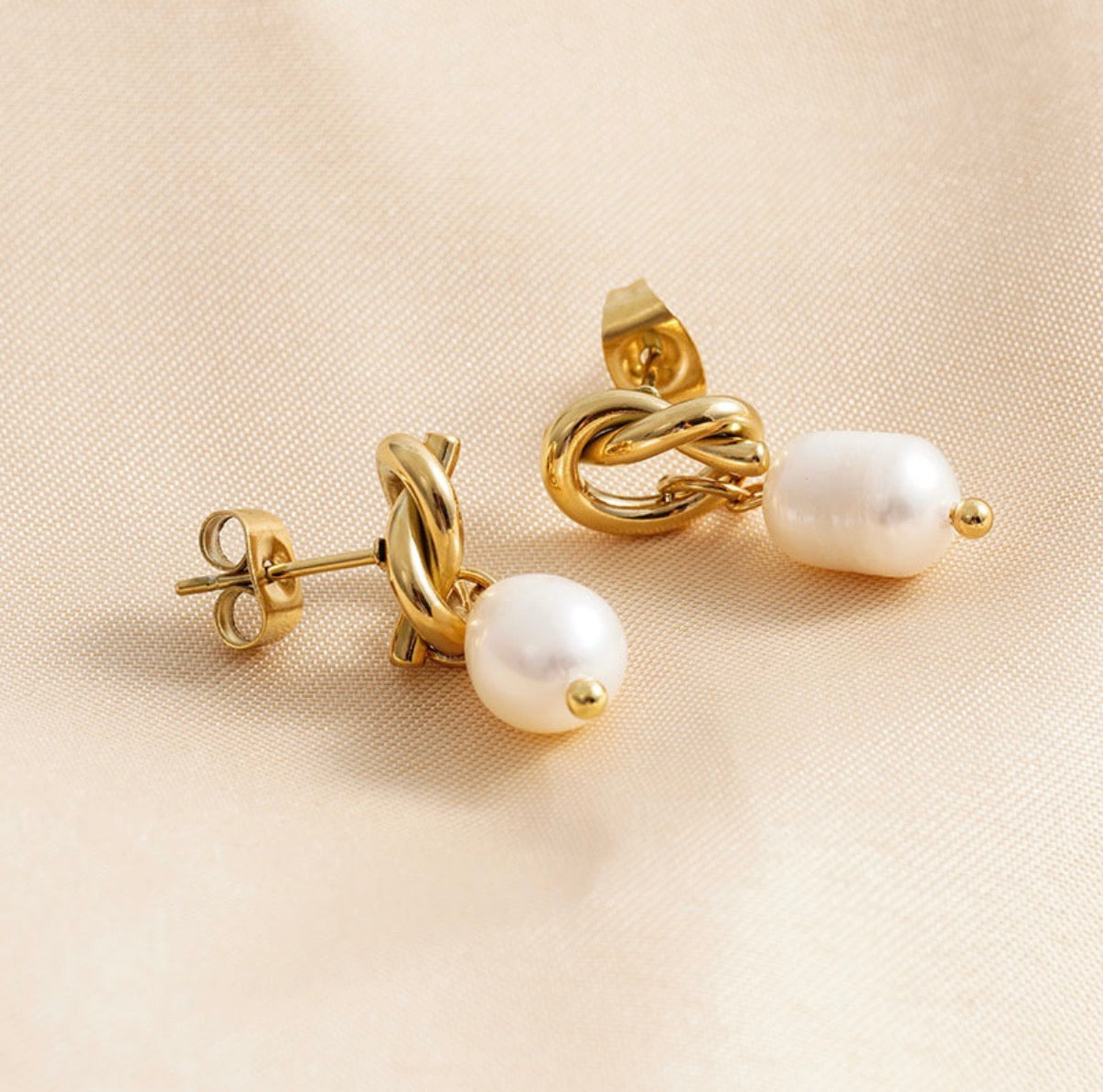 Knot Drop Pearl Stud